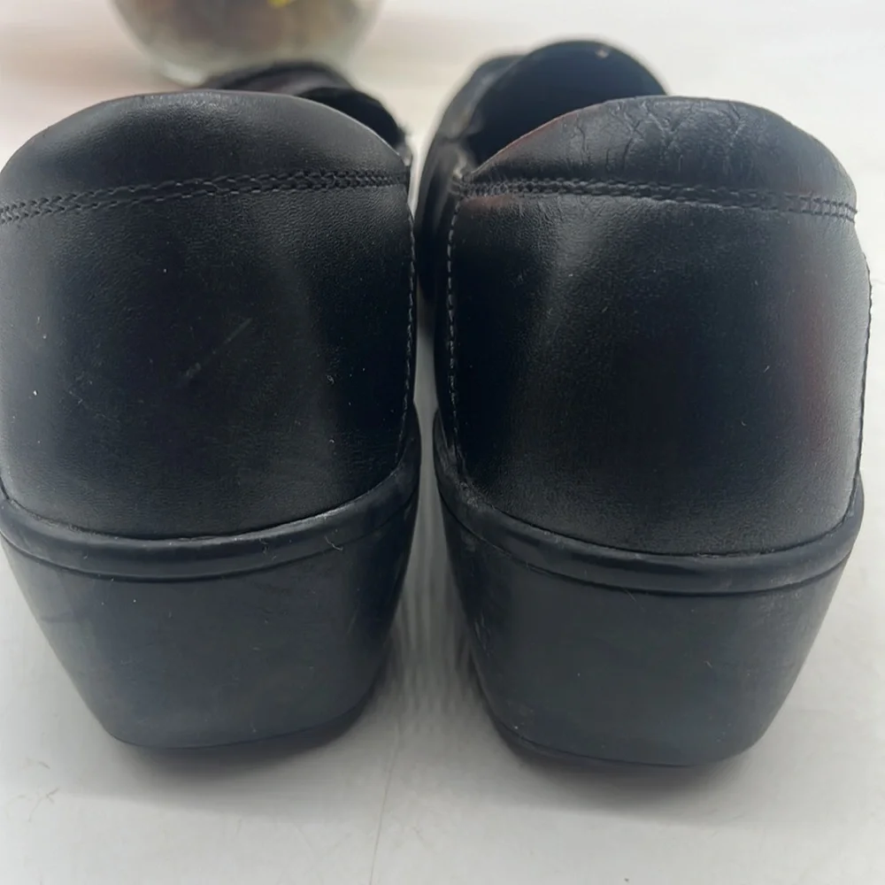 Clarks Black loafer with croc embossed insert Size 8.5 BLO4709
